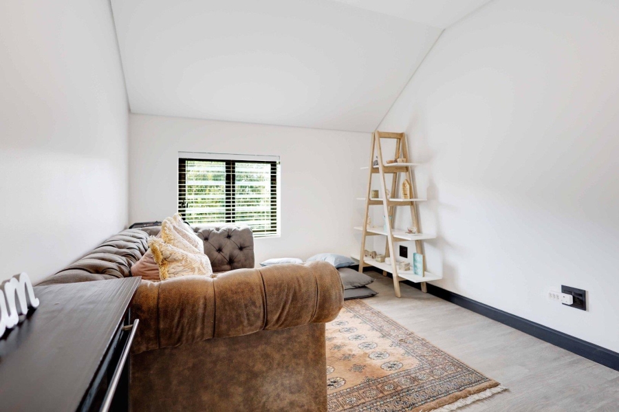 To Let 3 Bedroom Property for Rent in Graanendal Western Cape